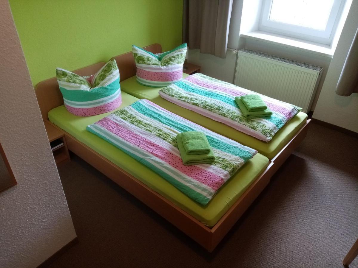 Pension&Gaststätte Sommerfrische Ehrenfriedersdorf Zimmer foto