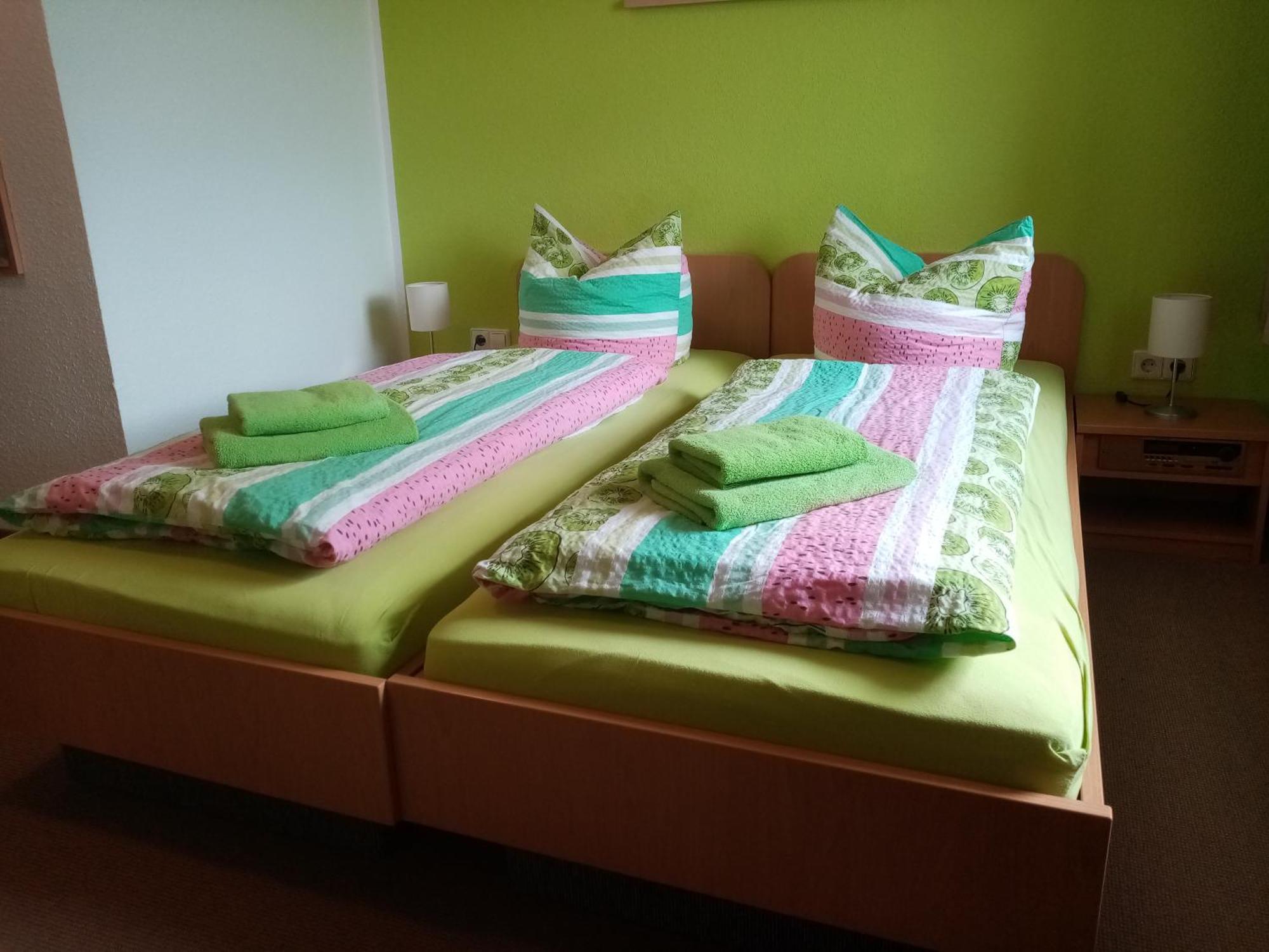 Pension&Gaststätte Sommerfrische Ehrenfriedersdorf Zimmer foto