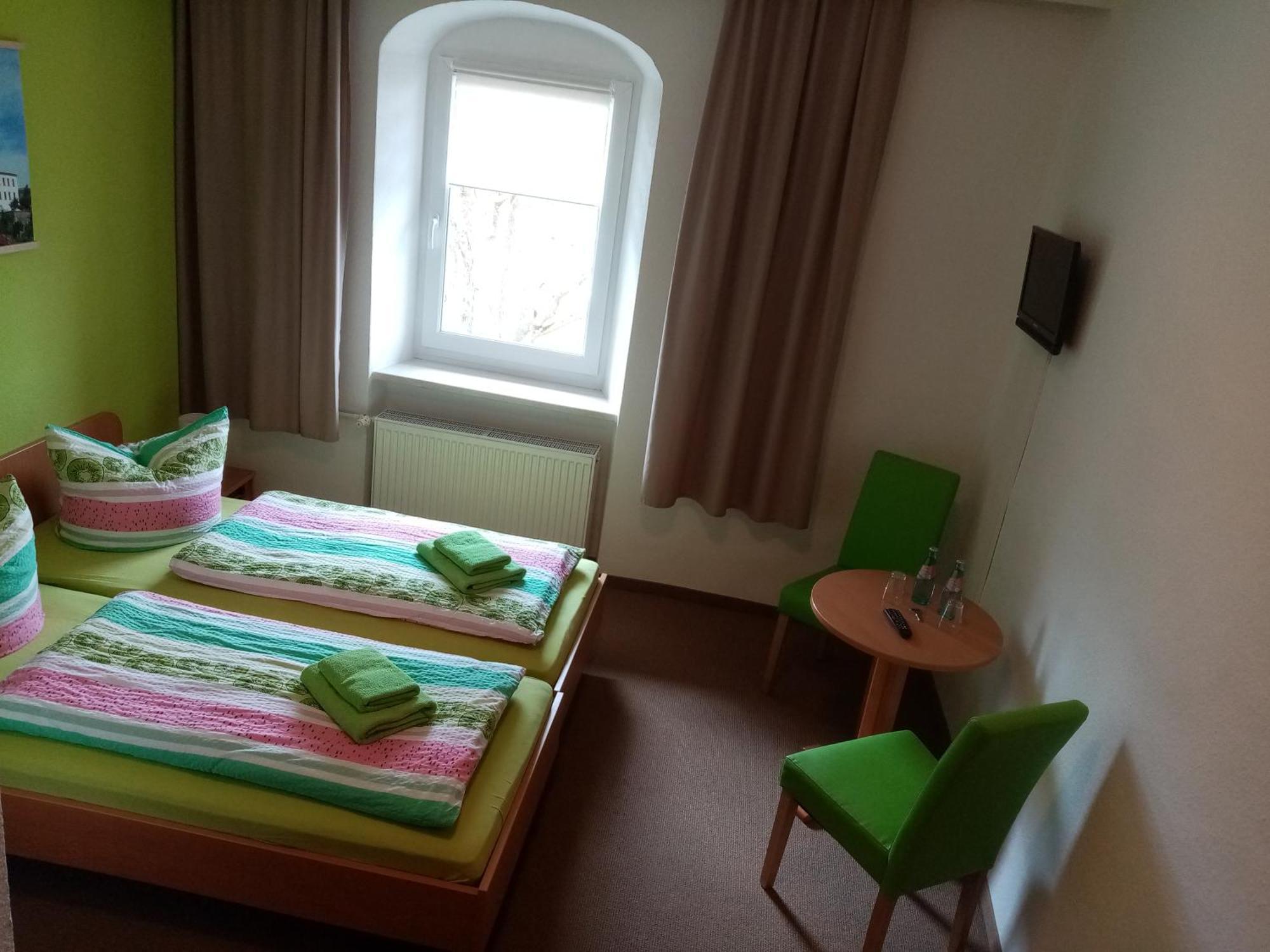 Pension&Gaststätte Sommerfrische Ehrenfriedersdorf Zimmer foto